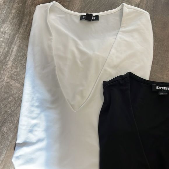 *New* V-Neck Bundle   - Picture 2 of 11